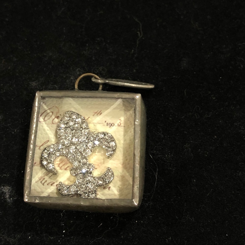 Fleur de lis bling charm